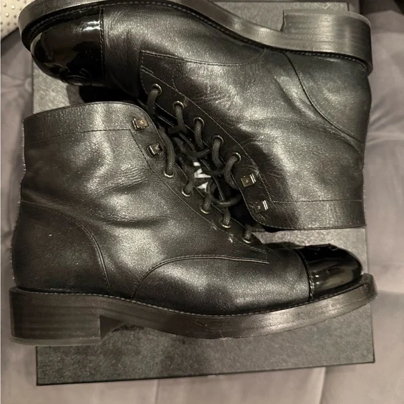 Chanel Women's Lace-Up Leather Ankle Boots w/ Patent Leather Logo Toe - Sz 39.5 - Picture 3 of 13
